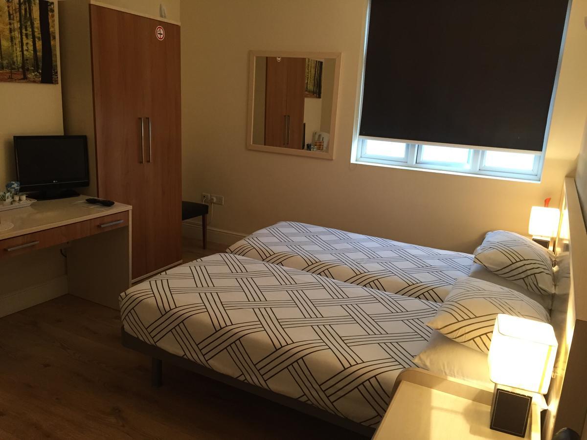 Inn On The Broadway Woking Extérieur photo