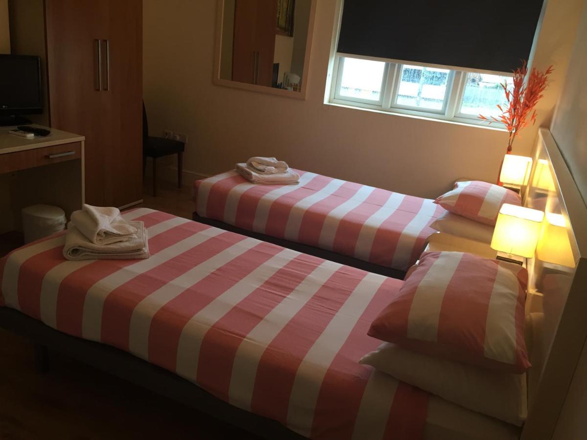 Inn On The Broadway Woking Extérieur photo